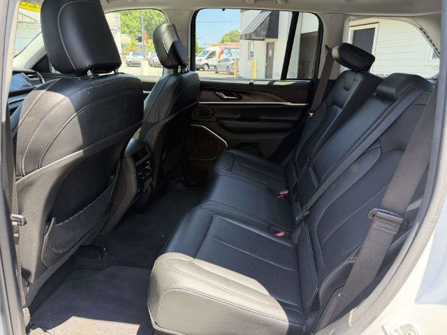 Used 2023 Jeep Grand Cherokee 4WD 4xe w/ Luxury Tech Group II image 16