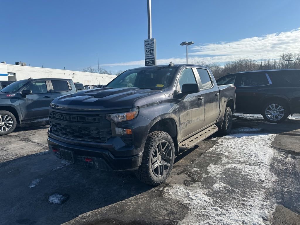 Used 2024 Chevrolet Silverado 1500 Custom Trail Boss w/ LPO, Dark Essentials Package image 4