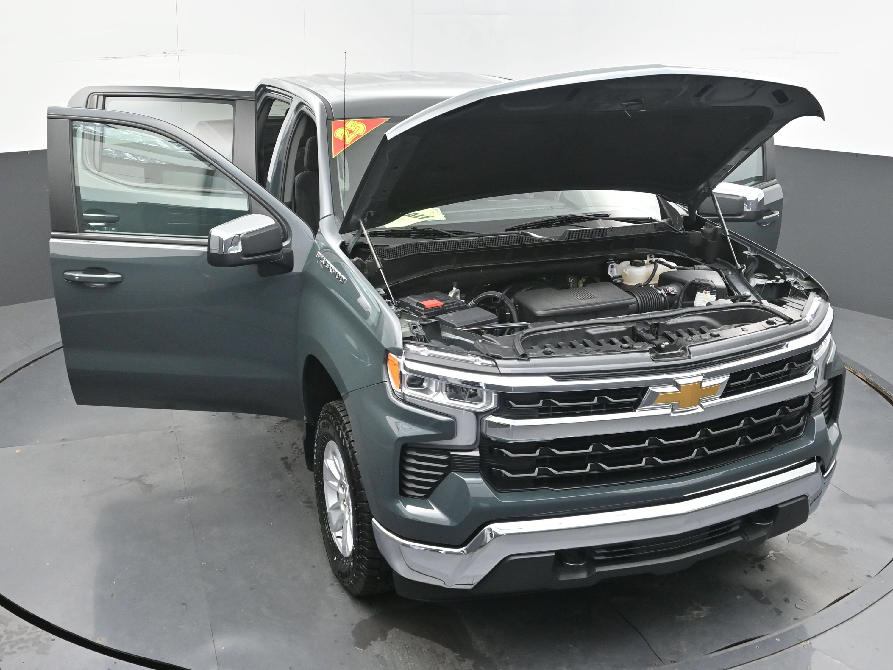 Used 2025 Chevrolet Silverado 1500 LT AWD/4WD image 39