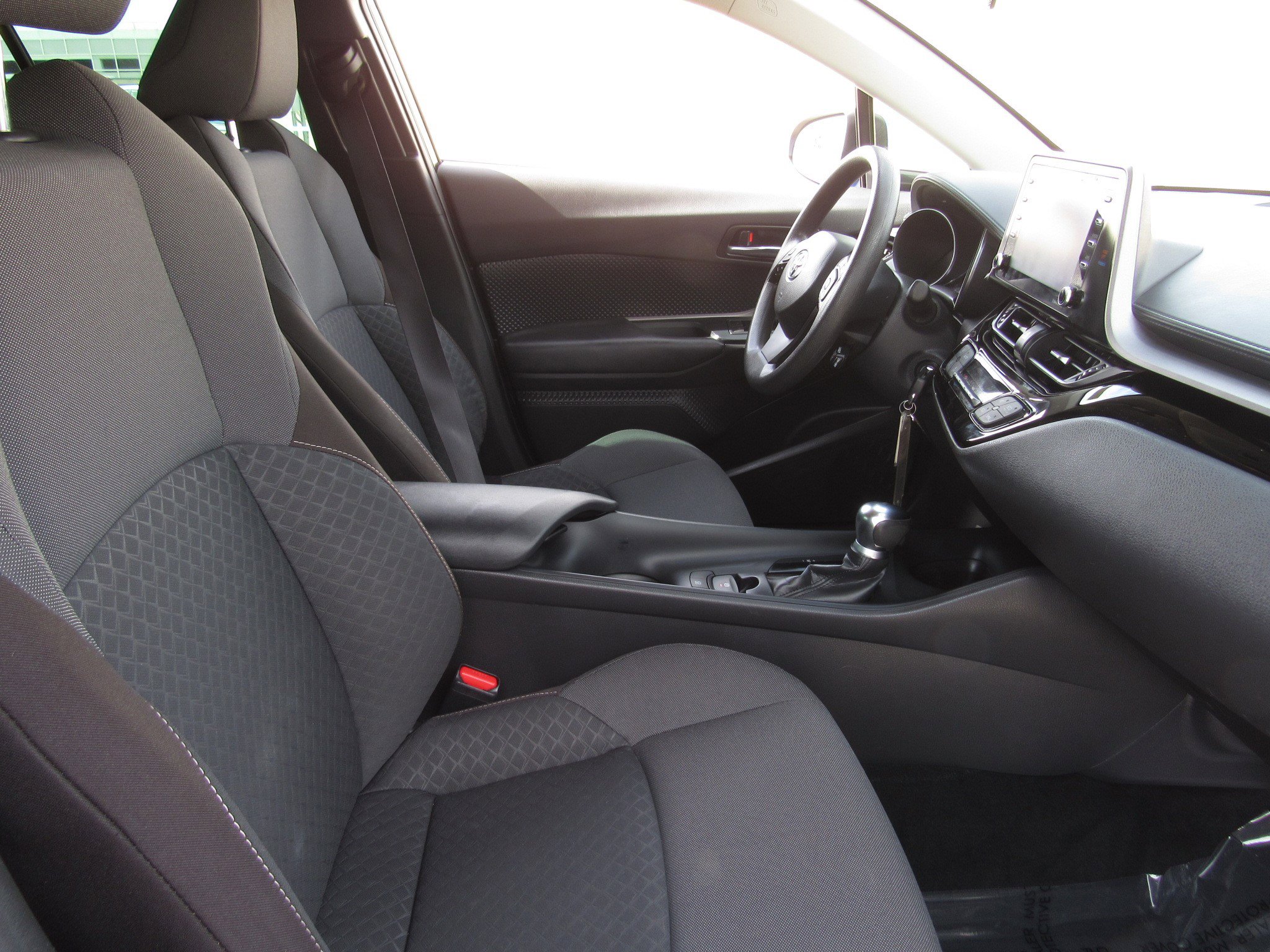 Used 2020 Toyota C-HR LE image 7