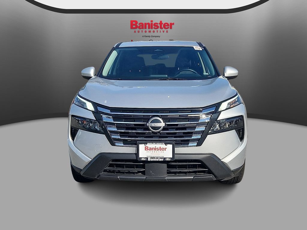Used 2025 Nissan Rogue SV FWD image 2