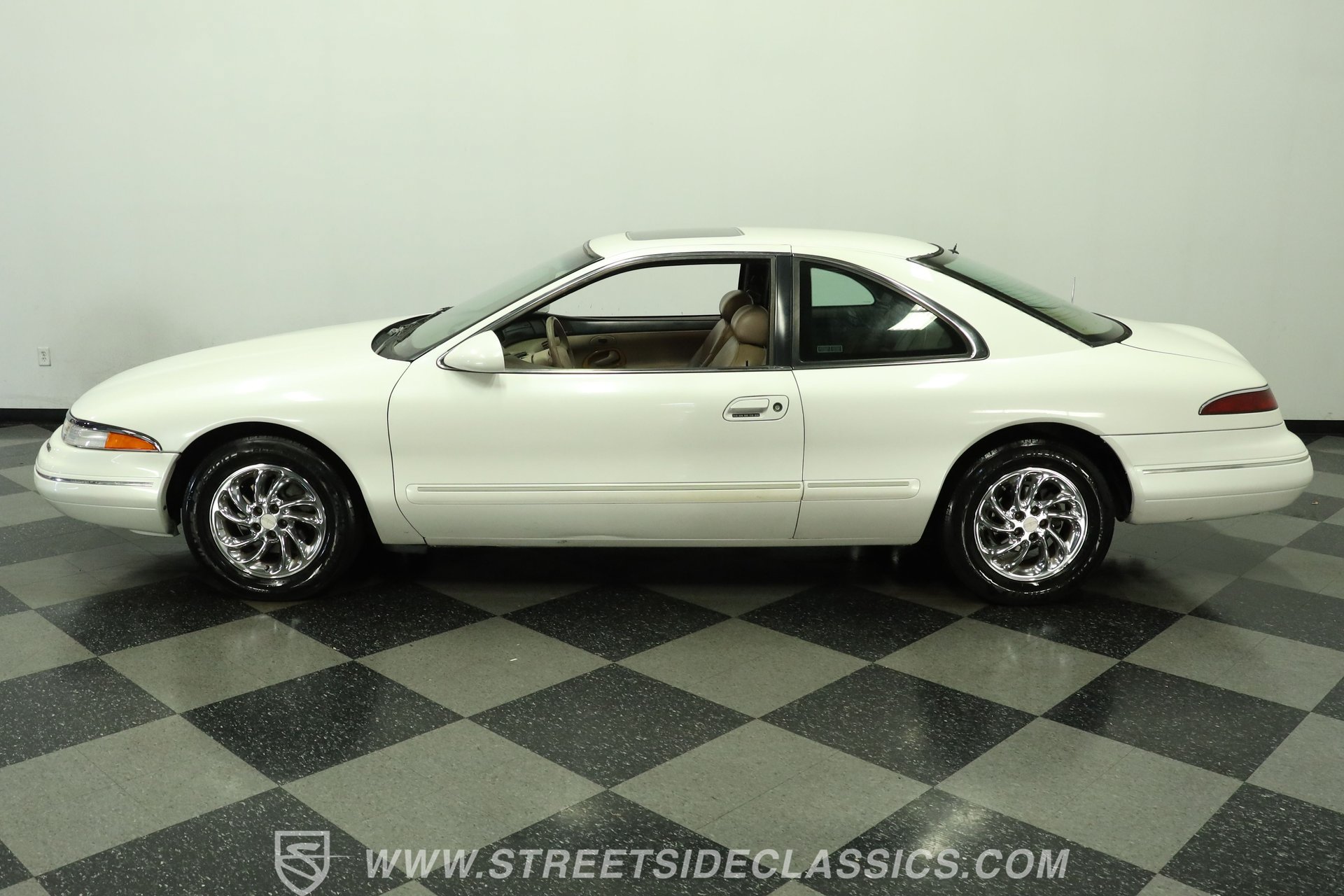 Used 1993 Lincoln Mark VIII RWD image 2