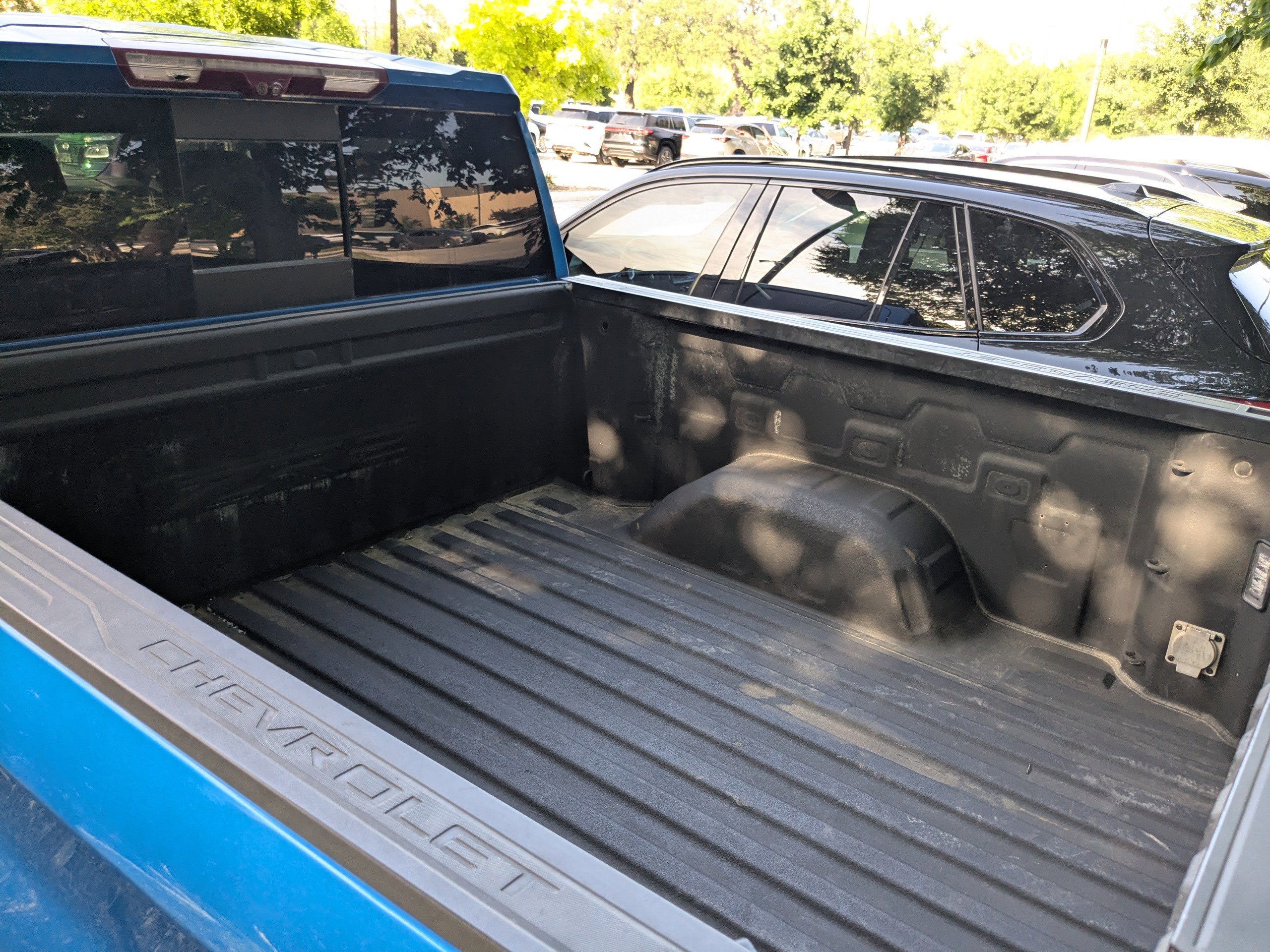 Used 2022 Chevrolet Silverado 1500 ZR2 w/ Technology Package AWD/4WD image 8