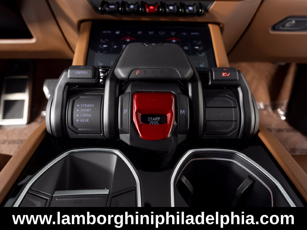 Used 2025 Lamborghini Urus SE AWD/4WD image 23