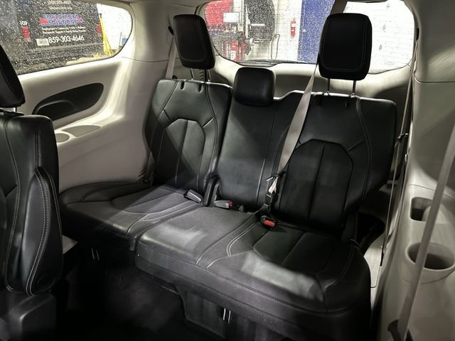 Used 2024 Chrysler Pacifica Touring-L image 28