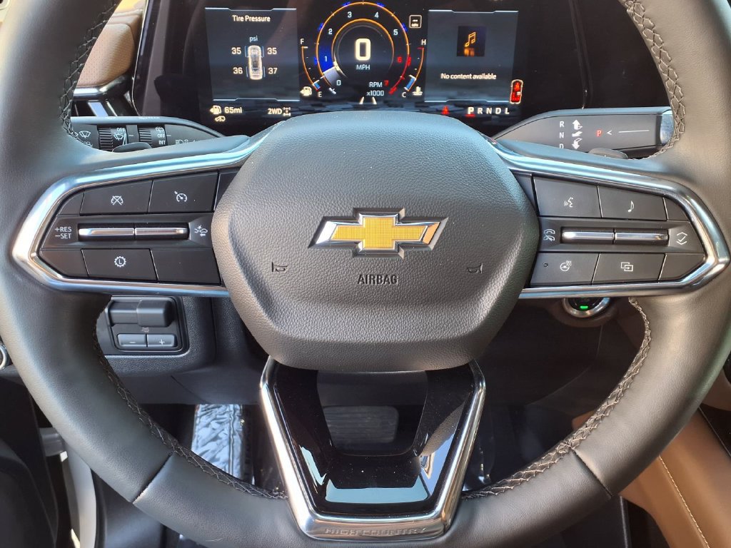 Used 2025 Chevrolet Tahoe High Country AWD/4WD image 9
