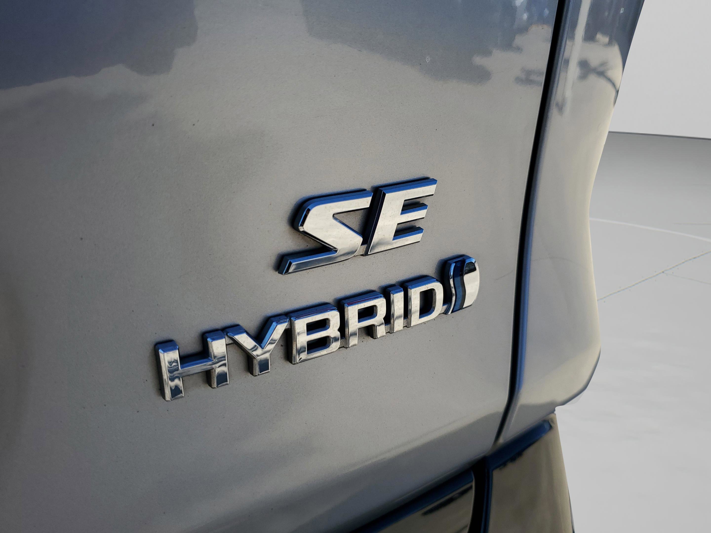 Used 2022 Toyota RAV4 SE image 26