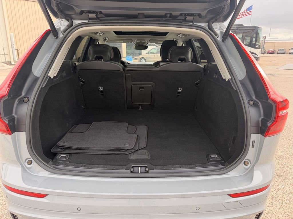 Used 2024 Volvo XC60 B5 Core image 29
