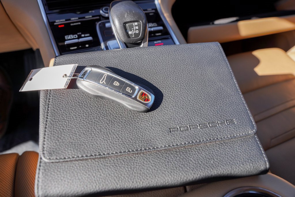 Used 2018 Porsche Panamera 4 image 25