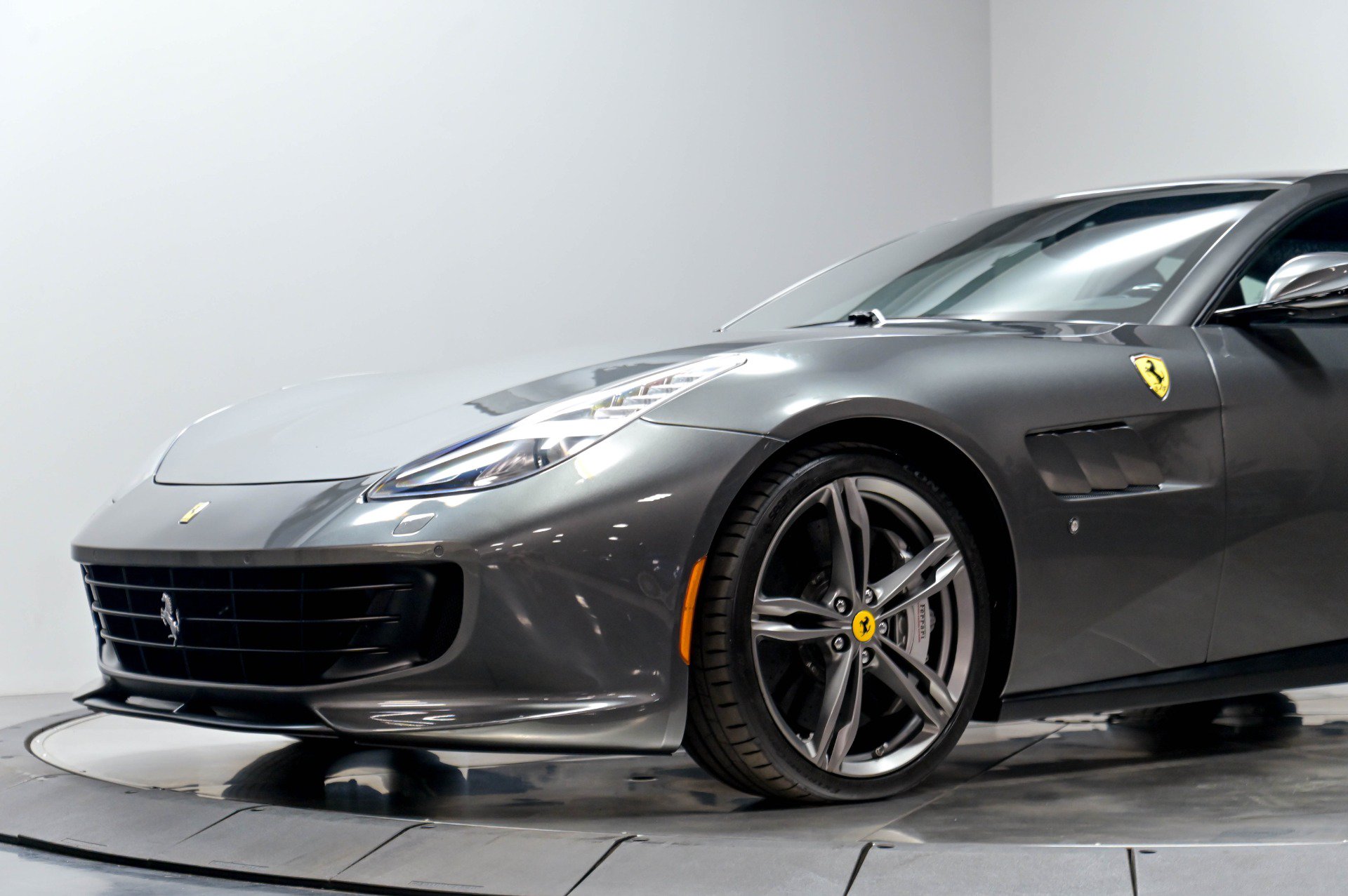 Used 2017 Ferrari GTC4Lusso AWD/4WD image 5