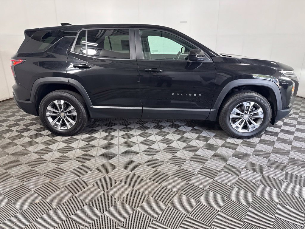 Used 2025 Chevrolet Equinox LT AWD/4WD image 11