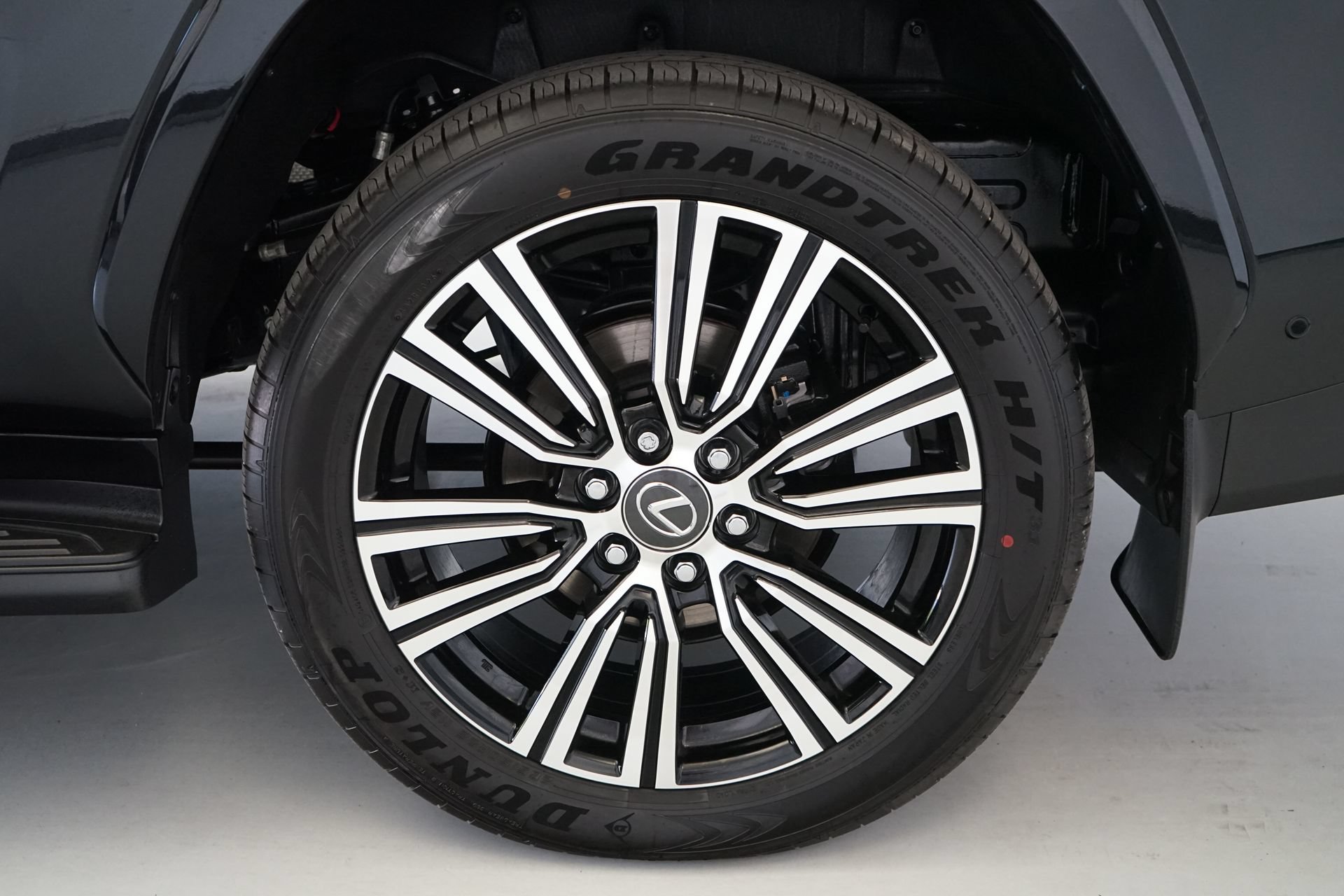 Used 2026 Lexus LX 700h Luxury AWD/4WD image 38