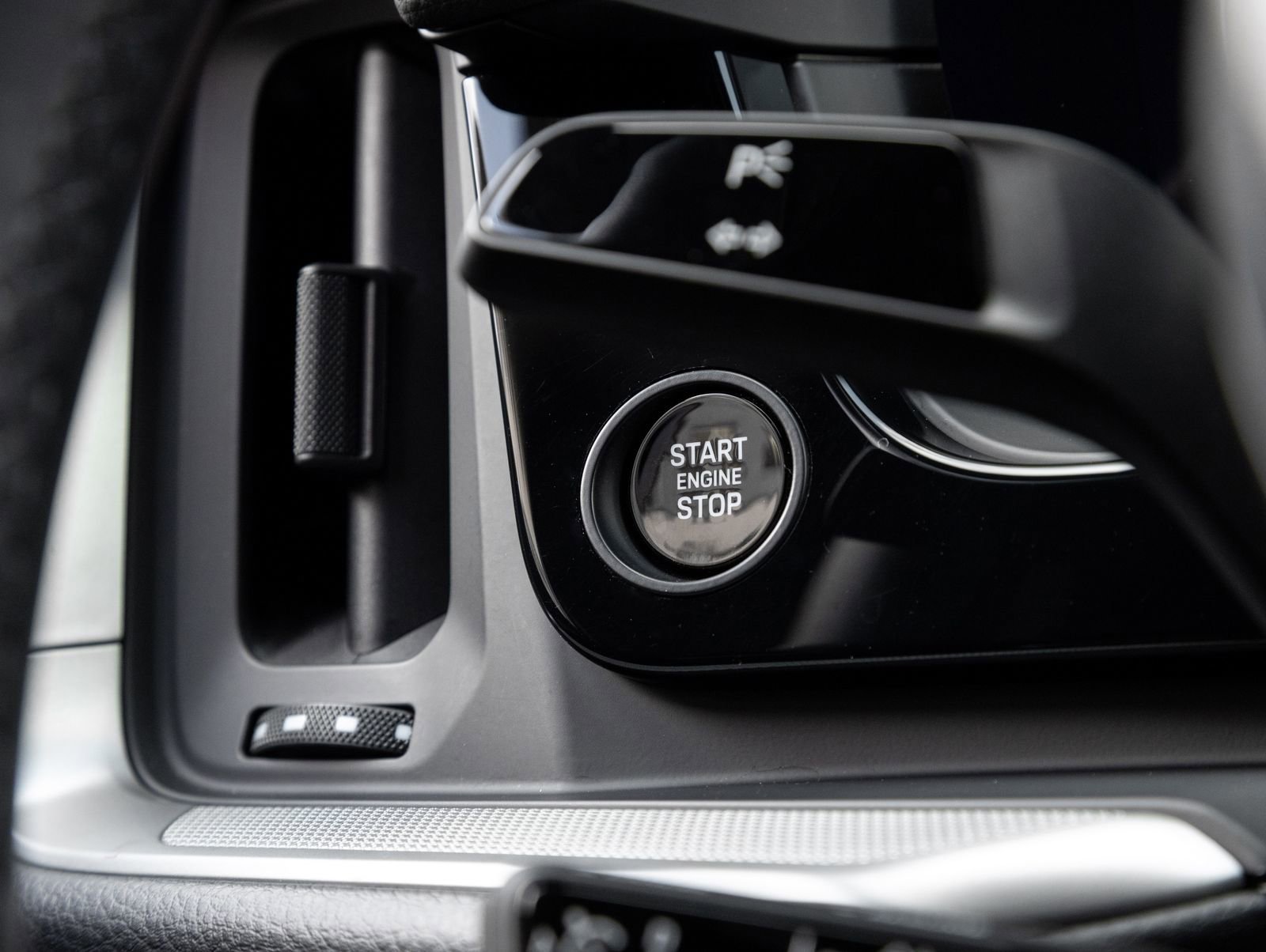 Certified 2025 Porsche Cayenne image 17