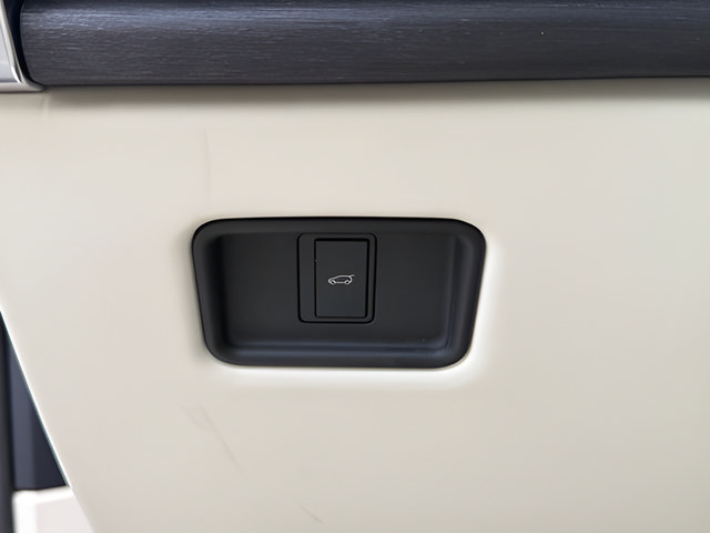 Used 2023 Land Rover Range Rover SE AWD/4WD image 18