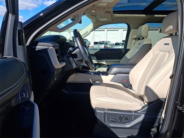 Used 2024 Ford Expedition Platinum image 13