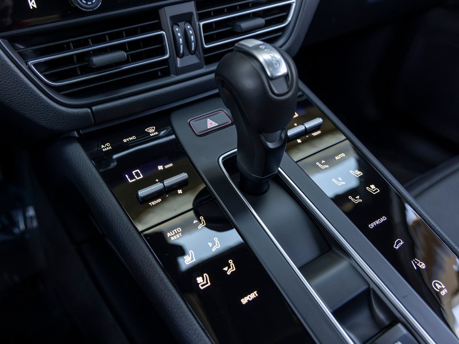 Certified 2026 Porsche Macan AWD/4WD image 43