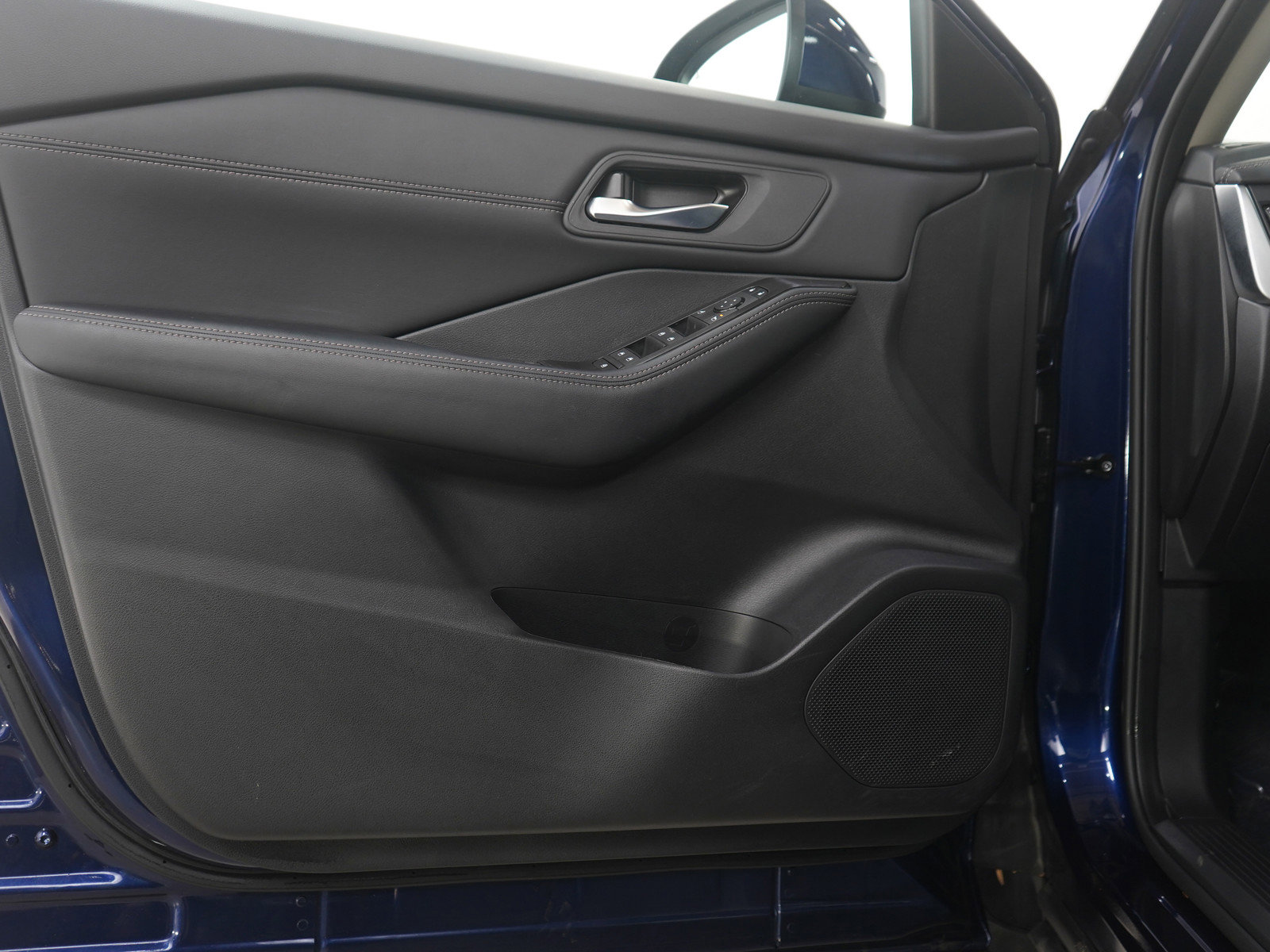 Used 2024 Nissan Rogue SV w/ SV Premium Package image 21