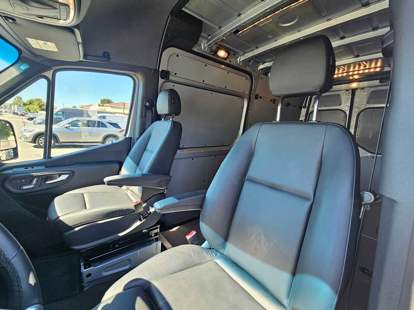 Used 2025 Mercedes-Benz Sprinter 2500 image 21