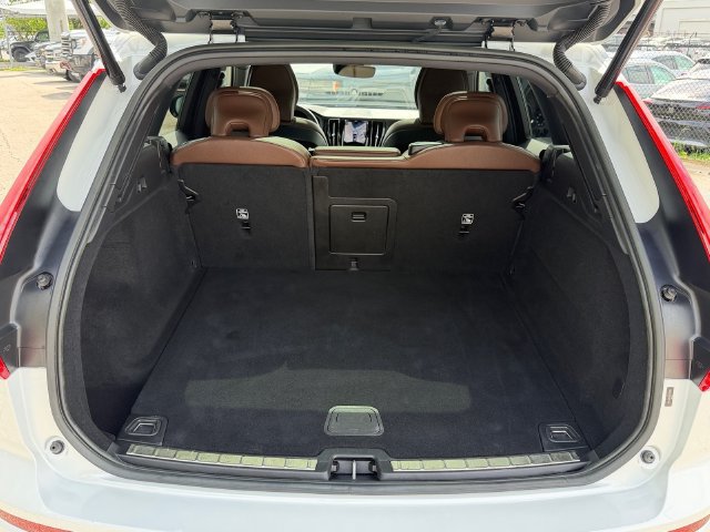 Used 2024 Volvo XC60 B5 Plus AWD/4WD image 15