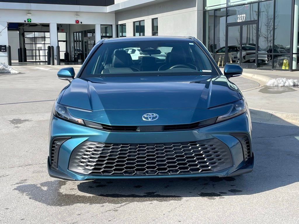 Used 2025 Toyota Camry SE image 2