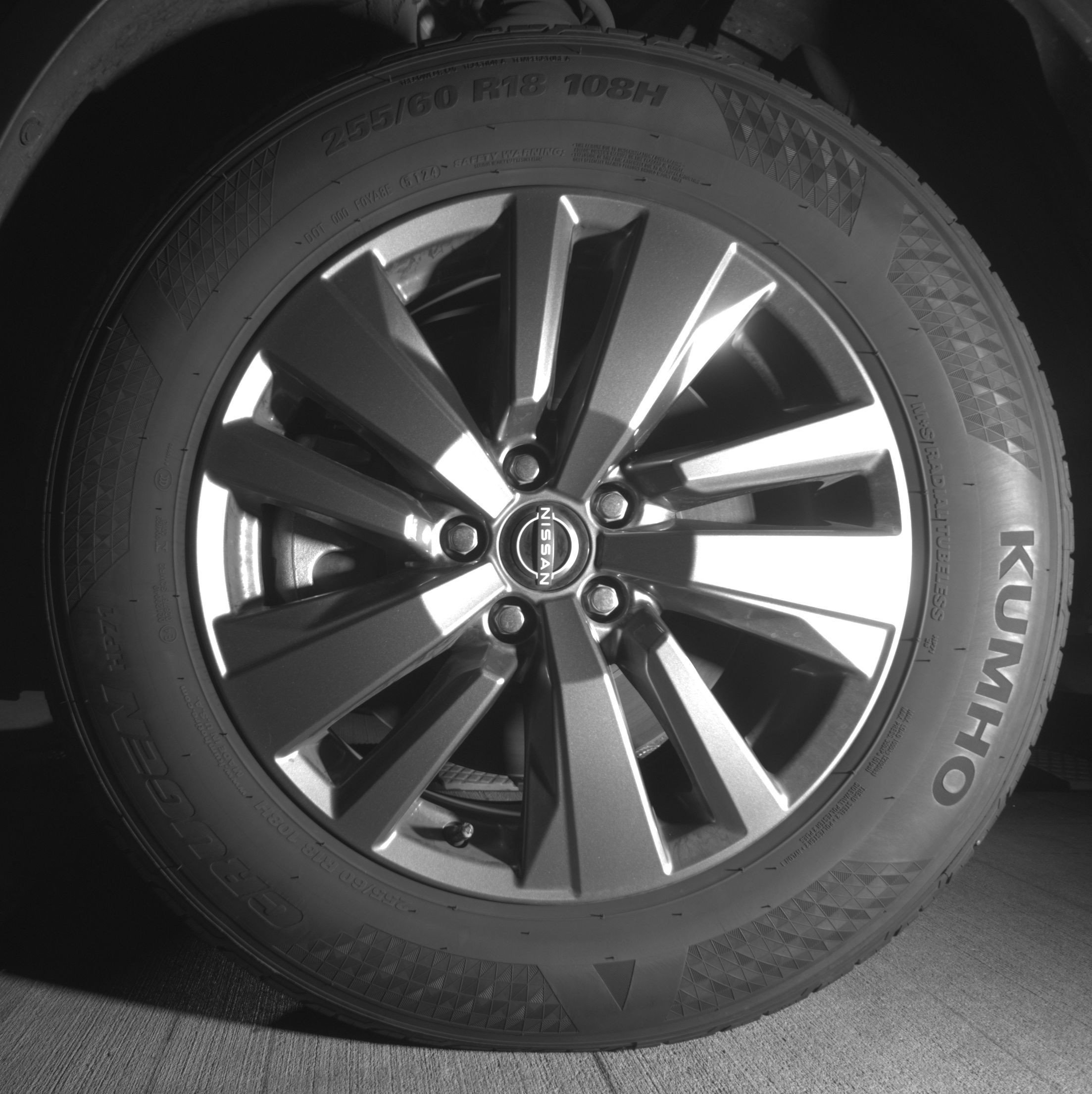 Used 2025 Nissan Pathfinder SV FWD image 12