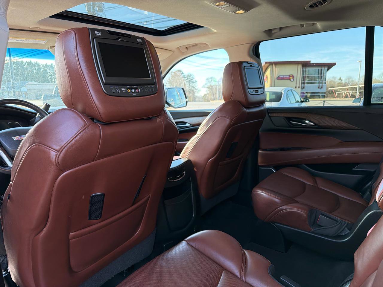 Used 2017 Cadillac Escalade Luxury image 13