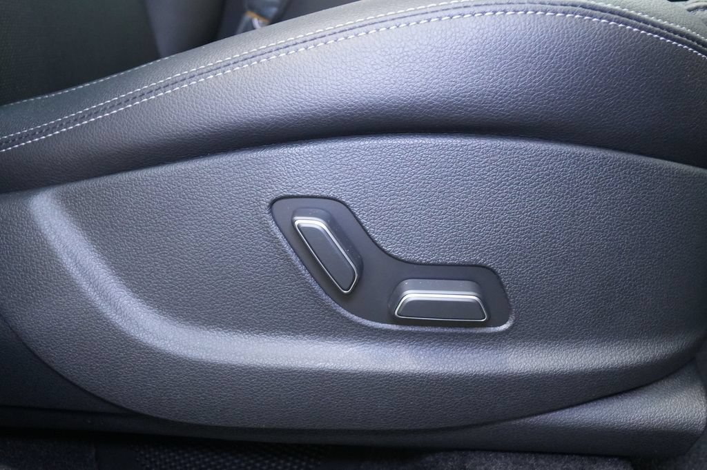 New 2026 Genesis GV70 2.5T Select AWD/4WD image 32