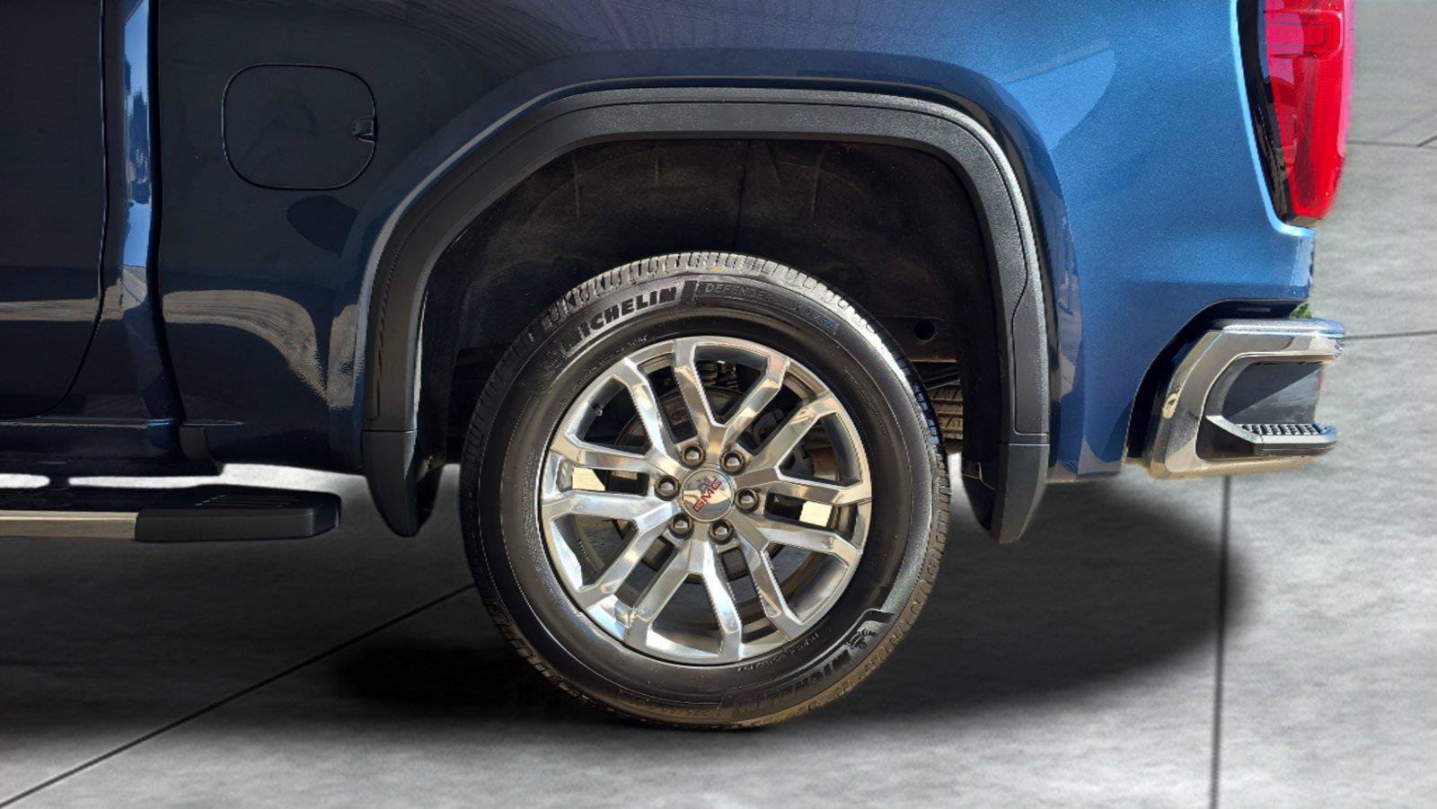 Used 2022 GMC Sierra 1500 SLT AWD/4WD image 30