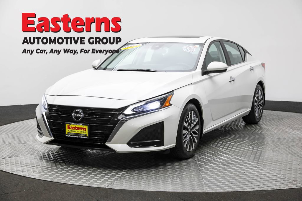 Used 2024 Nissan Altima 2.5 SV w/ SV Premium Package image 1