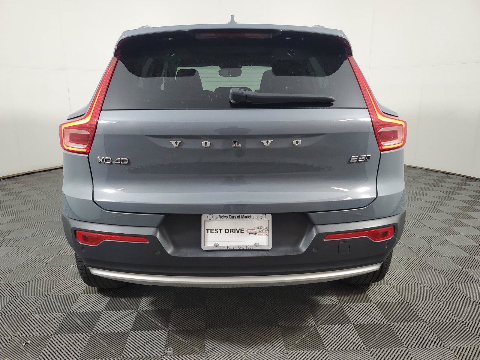 Certified 2023 Volvo XC40 B5 Plus w/ Protection Package Premier AWD/4WD image 5