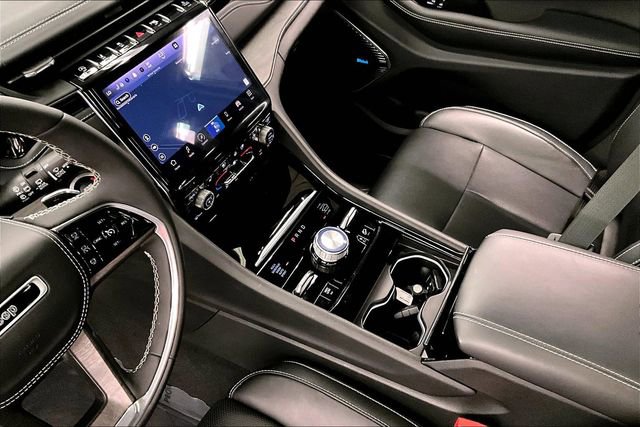 Used 2024 Jeep Grand Cherokee Overland w/ Luxury Tech Group IV image 17