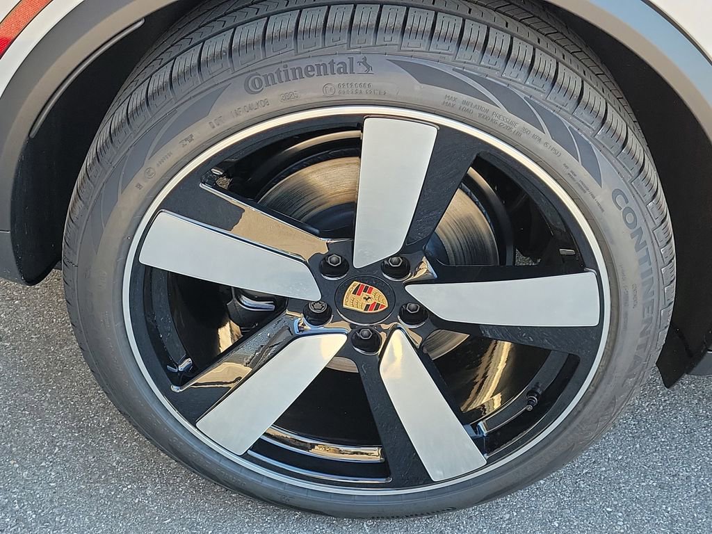 New 2026 Porsche Macan Electric image 14