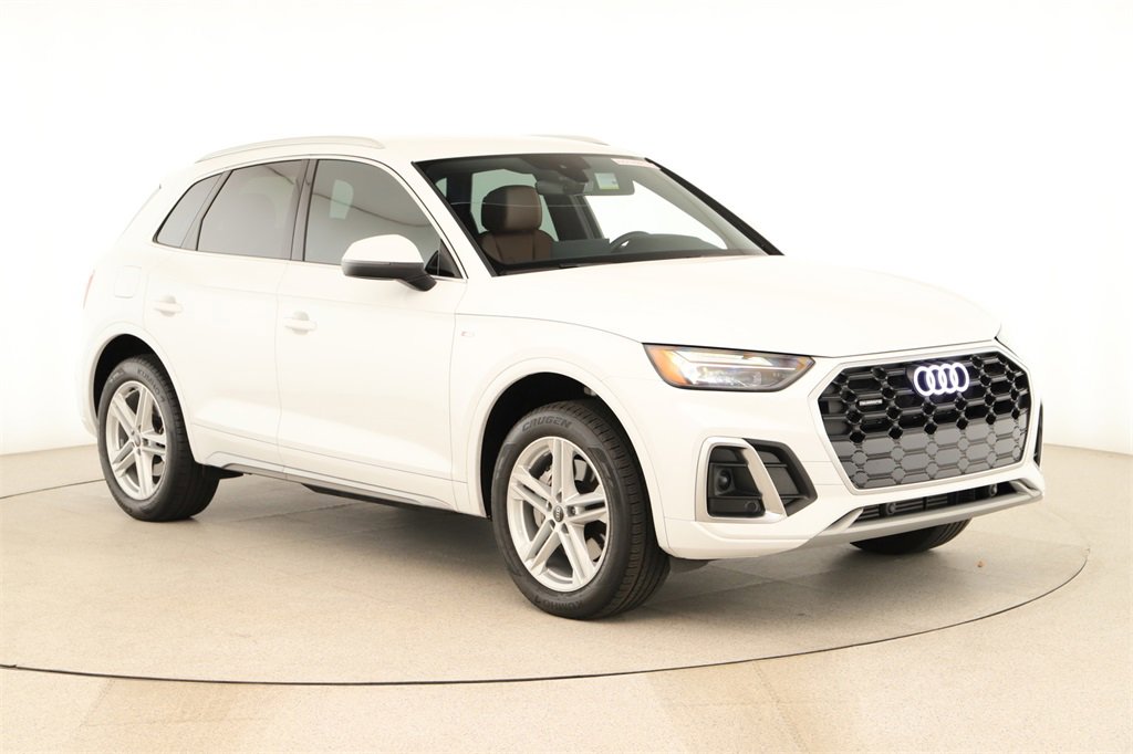 Used 2024 Audi Q5 e Premium w/ Convenience Package image 36