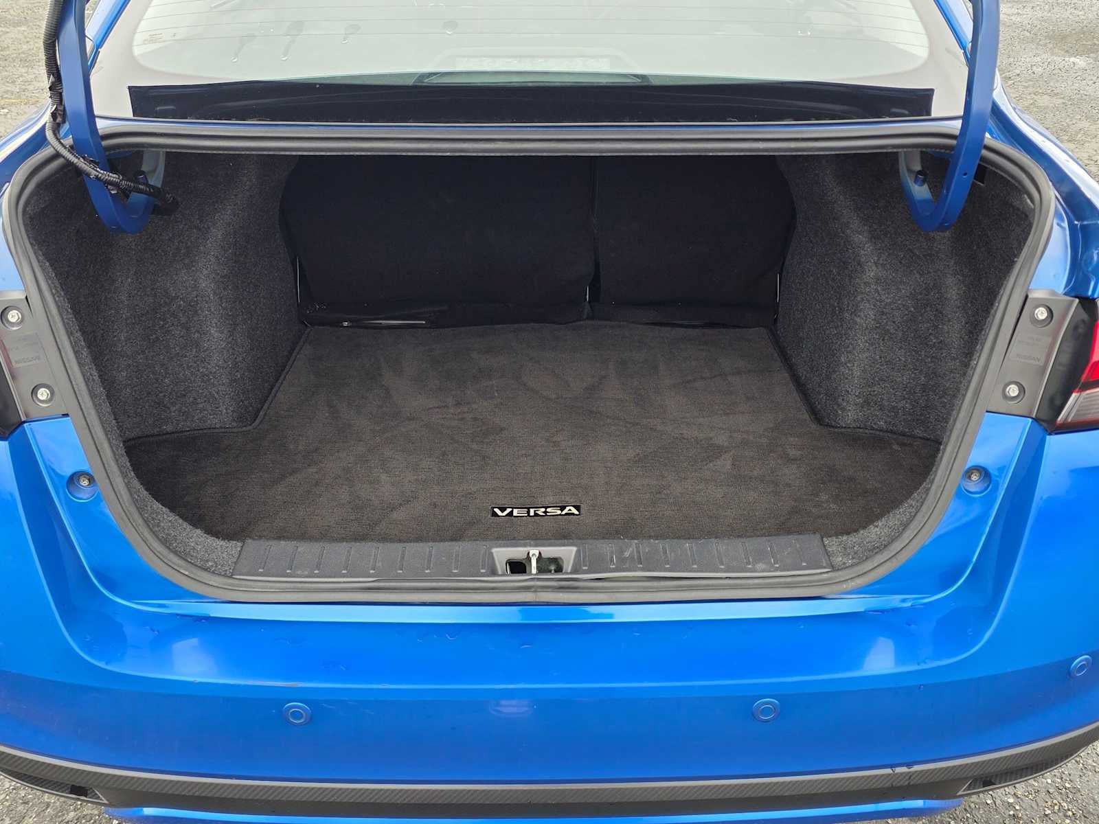 Used 2024 Nissan Versa SR FWD image 13