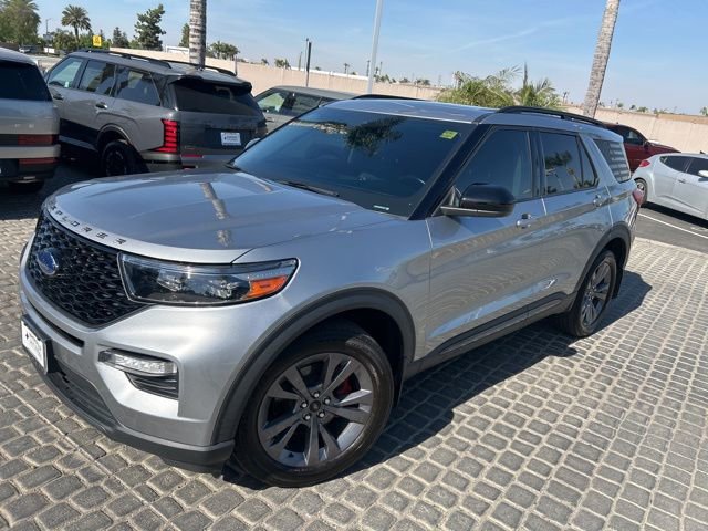 Used 2022 Ford Explorer XLT w/ Equipment Group 202A image 2