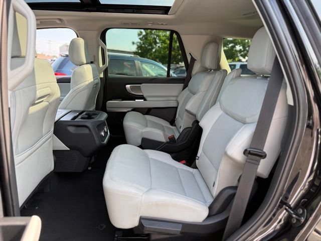 Certified 2025 Ford Expedition Platinum AWD/4WD image 17