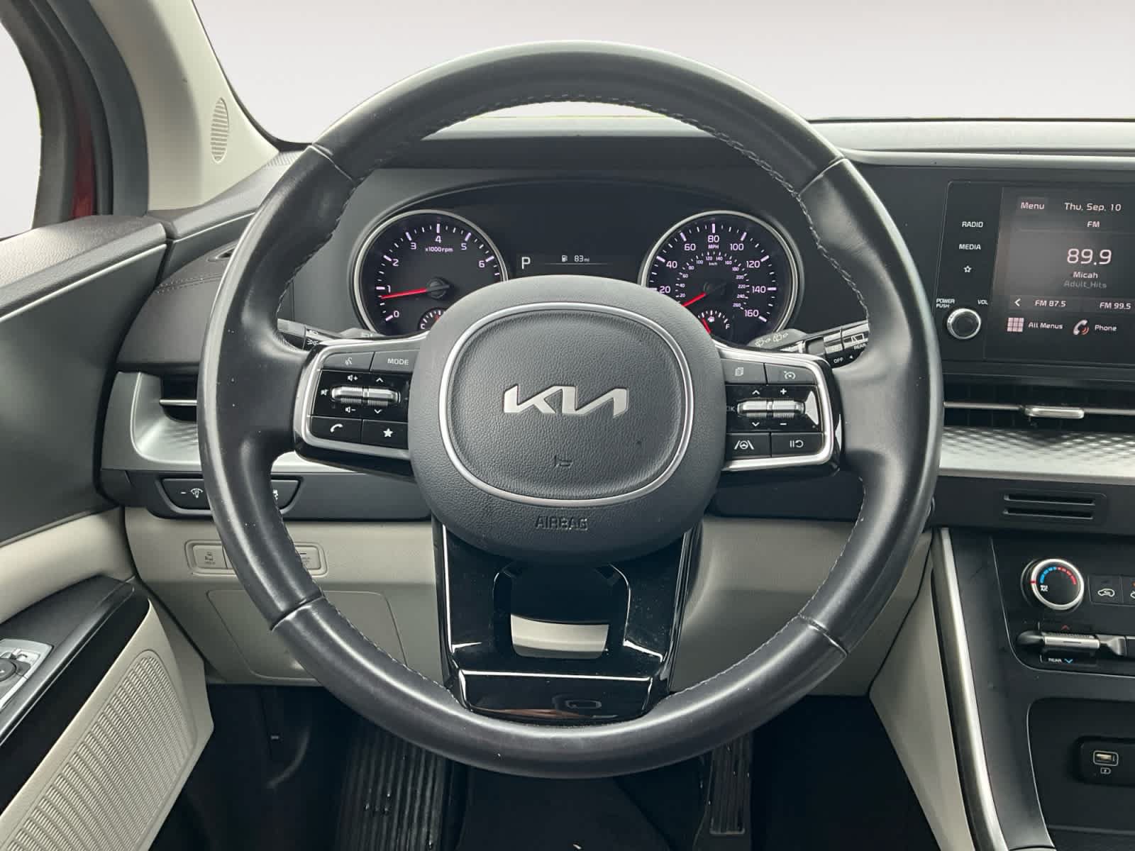 Used 2023 Kia Carnival LX FWD image 11