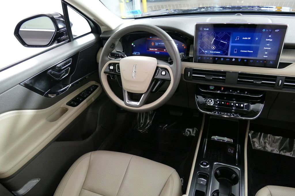 Used 2023 Lincoln Corsair AWD w/ Equipment Group 101A image 11