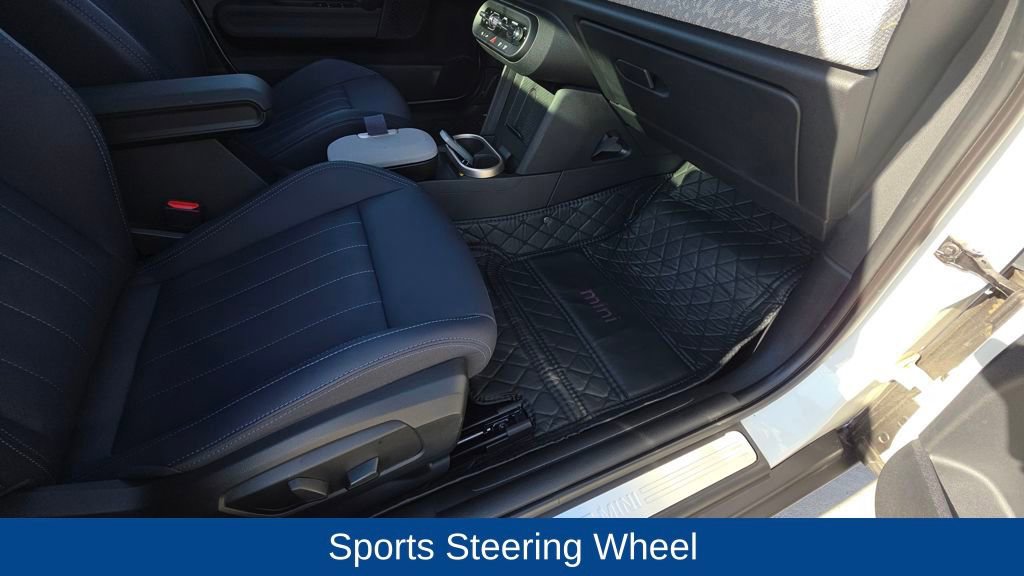 Used 2025 MINI Cooper 4-Door Hardtop image 14