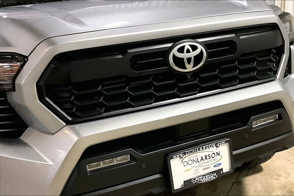 Used 2024 Toyota Tacoma TRD Off-Road w/ TRD Off Road Premium Package AWD/4WD image 11