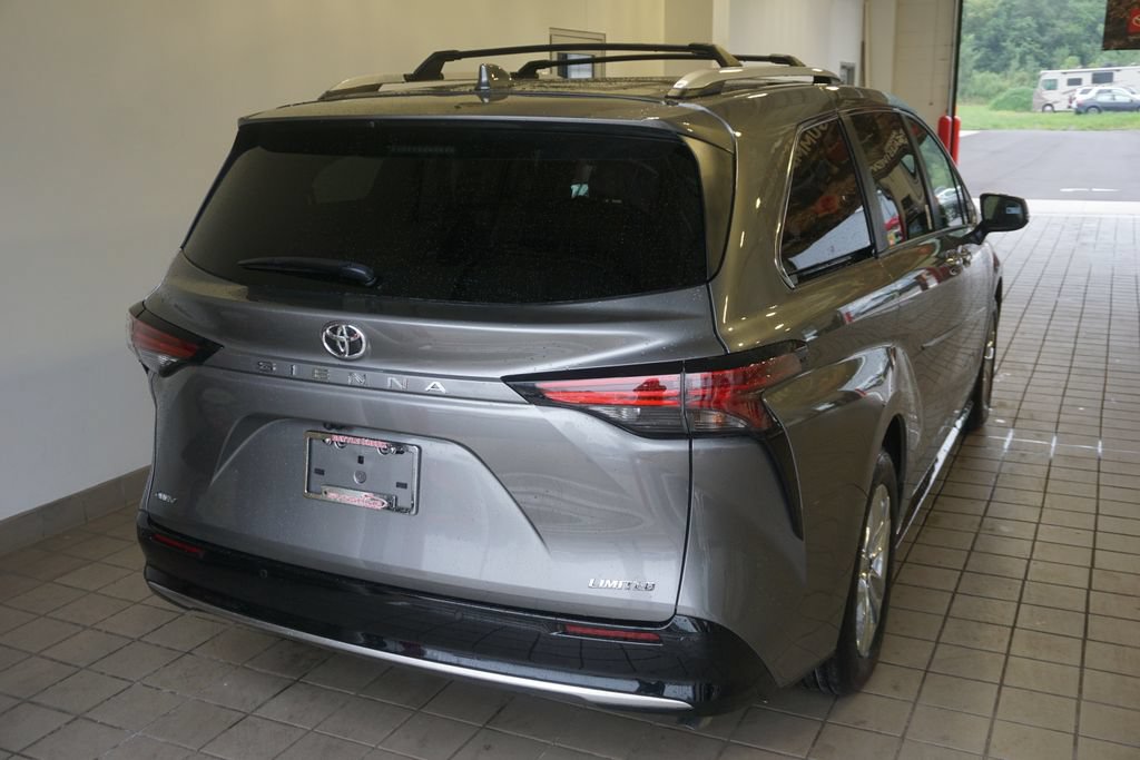 New 2026 Toyota Sienna Limited FWD image 19