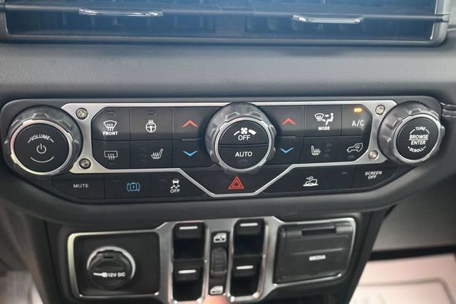 Used 2025 Jeep Wrangler Unlimited Sahara AWD/4WD image 11