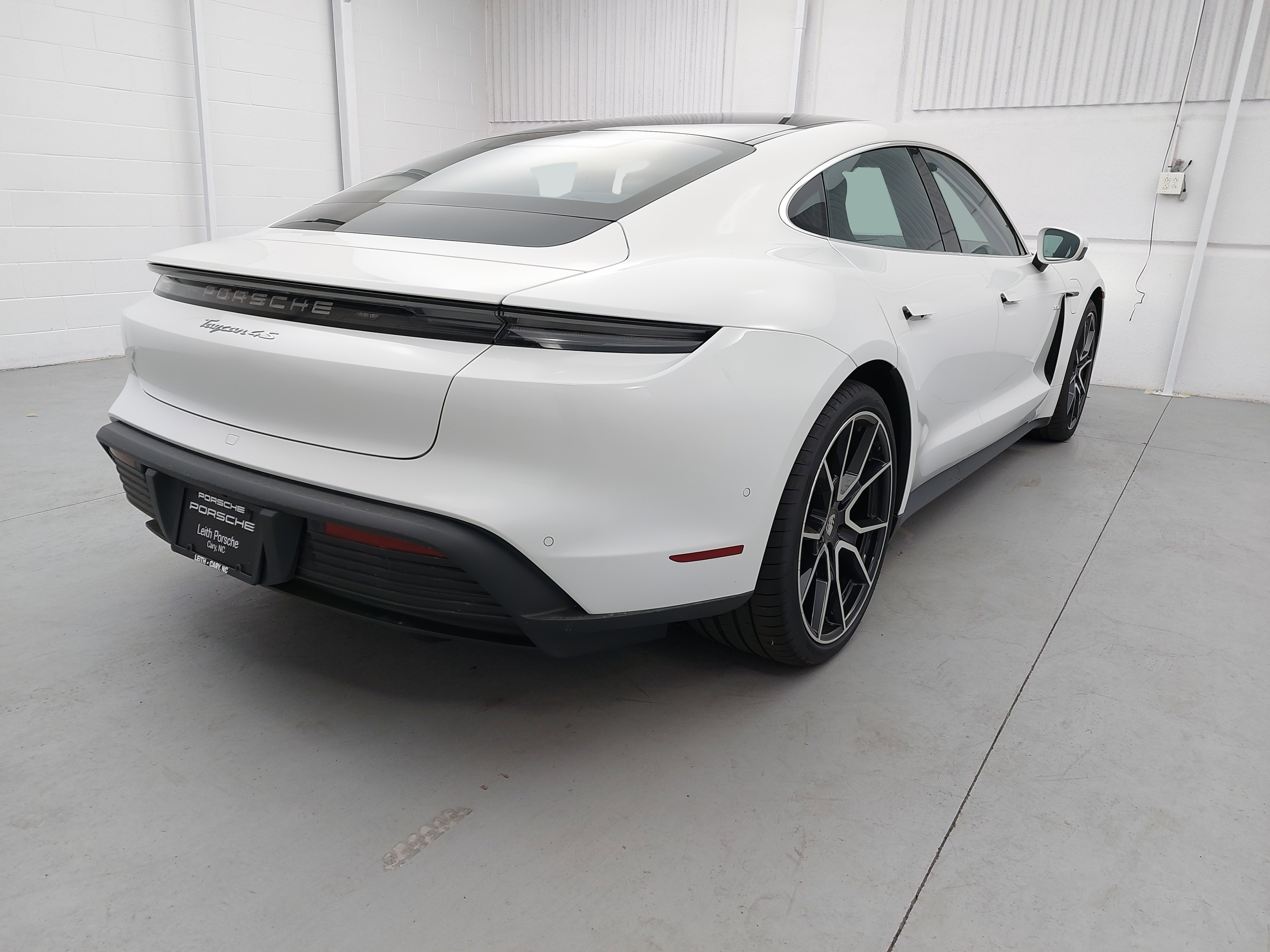 New 2025 Porsche Taycan 4S image 7