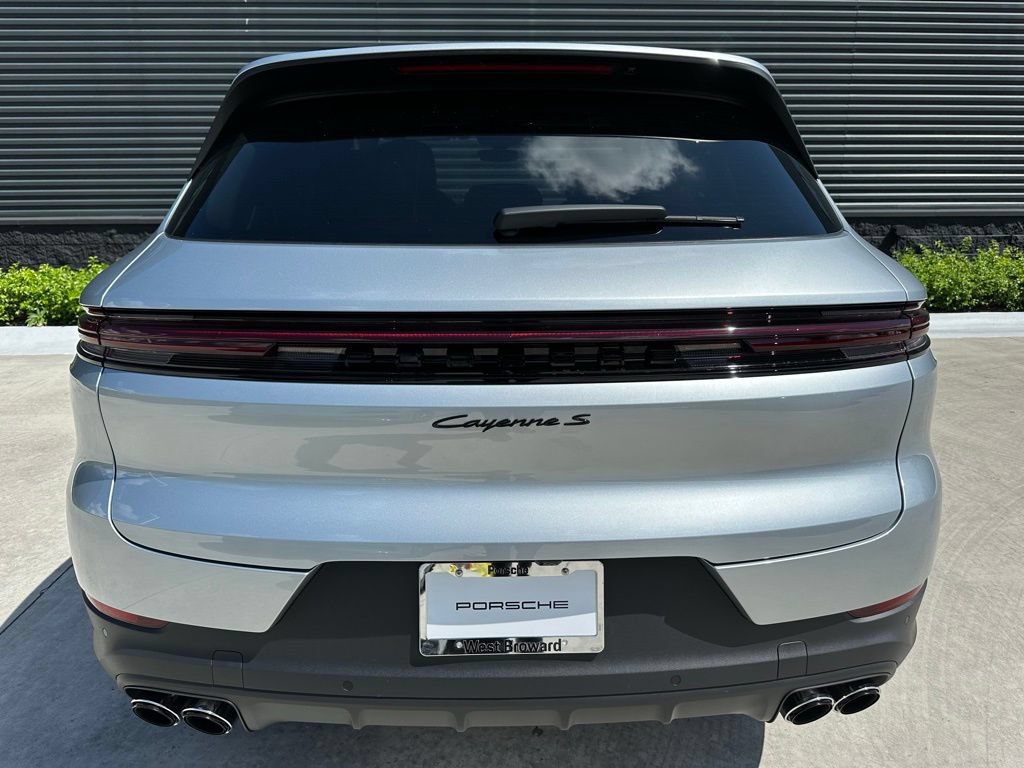 Certified 2025 Porsche Cayenne S AWD/4WD image 11