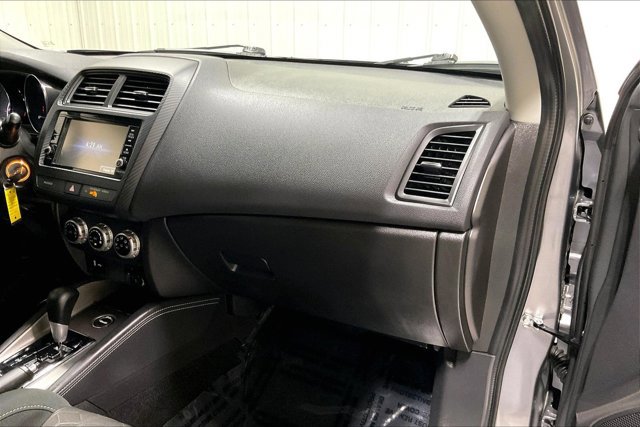 Used 2025 Mitsubishi Outlander Sport AWD image 16