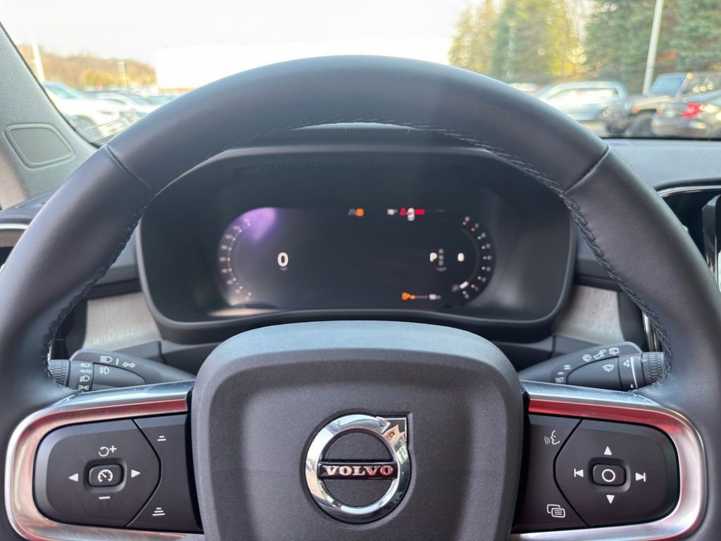 Used 2023 Volvo XC40 B5 Core w/ Convenience Package AWD/4WD image 12
