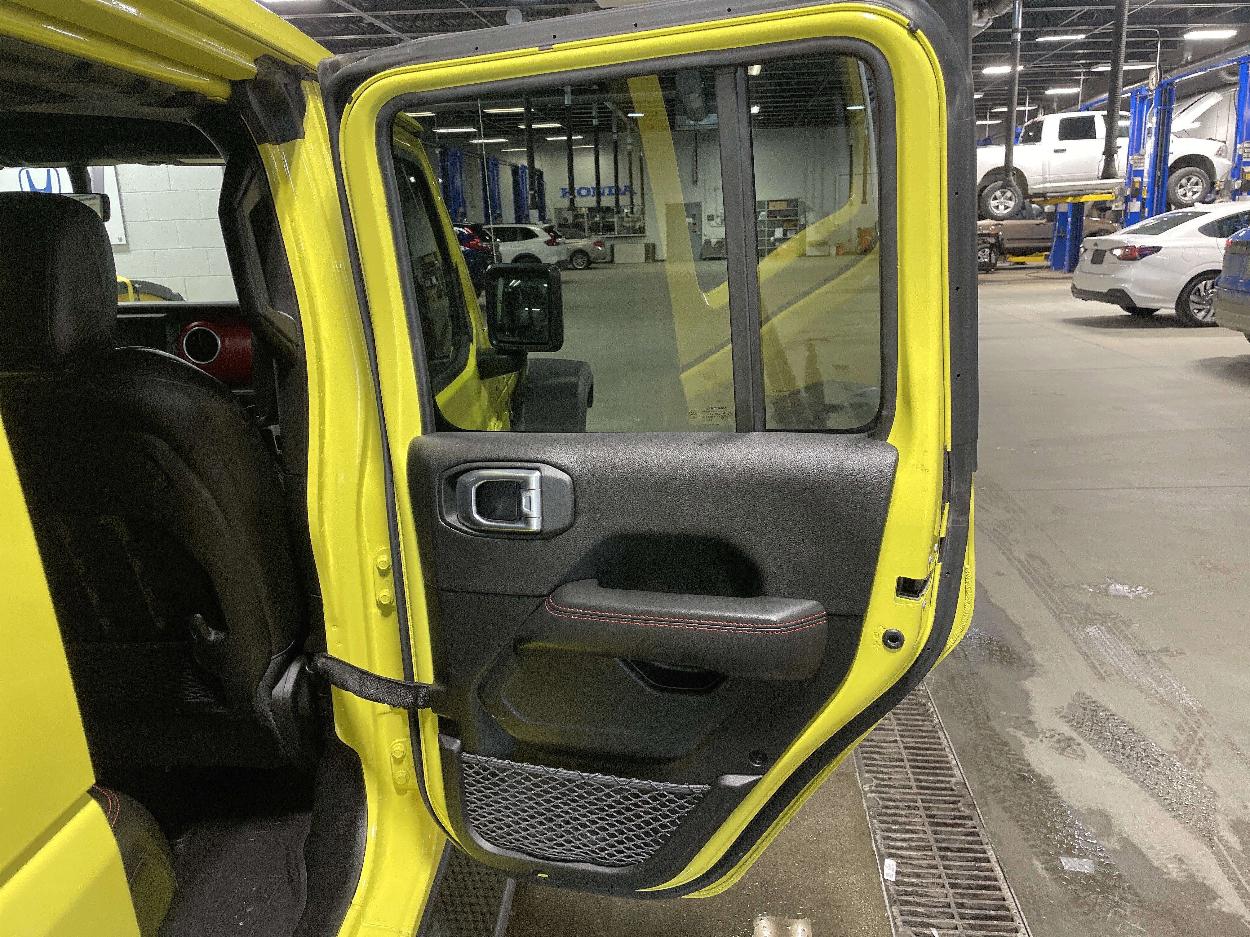 Certified 2023 Jeep Wrangler Unlimited Rubicon w/ Cold Weather Group AWD/4WD image 19