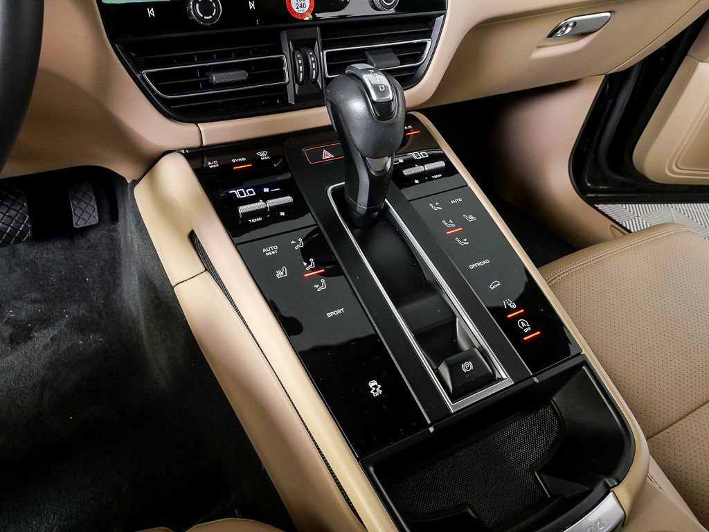 Certified 2023 Porsche Macan Turbo AWD/4WD image 19