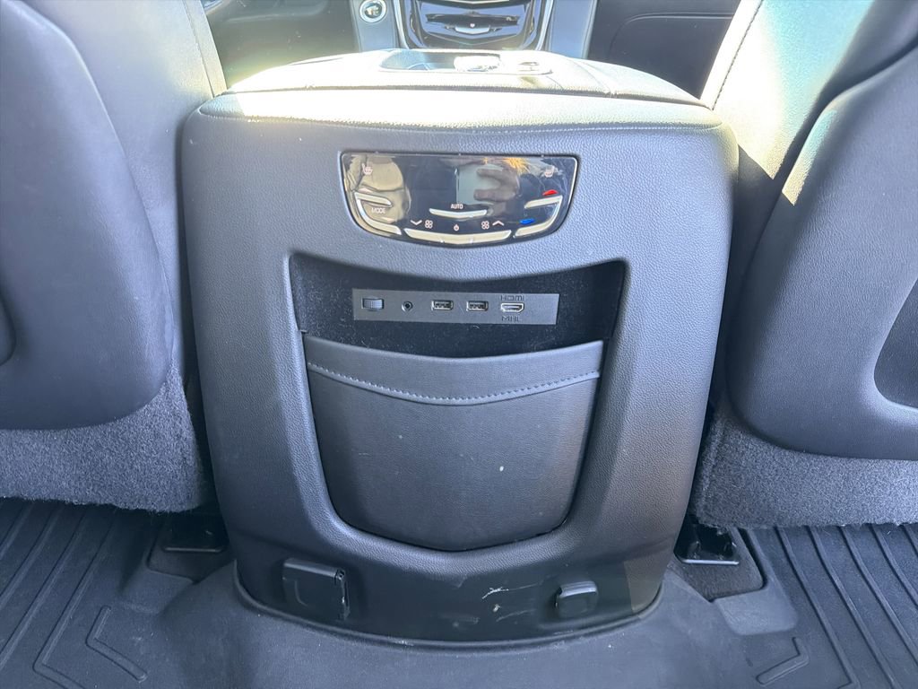 Used 2020 Cadillac Escalade Premium Luxury image 25