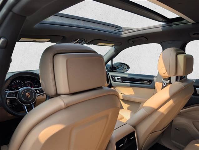 Used 2020 Porsche Cayenne AWD/4WD image 12